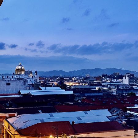 Entre Rosas Y Flores Guatemala City Ngoại thất bức ảnh